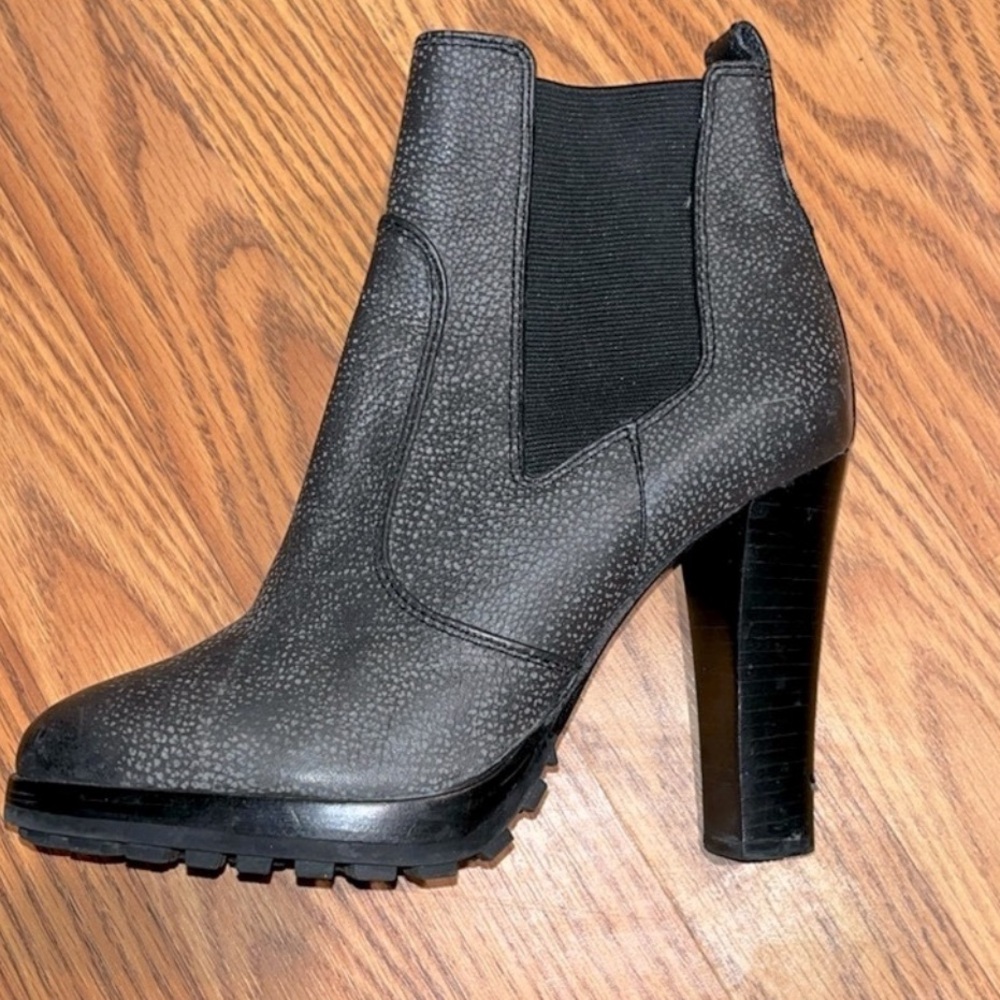 Tory Burch heeled Chelsea lug sole black boot Carson size 10